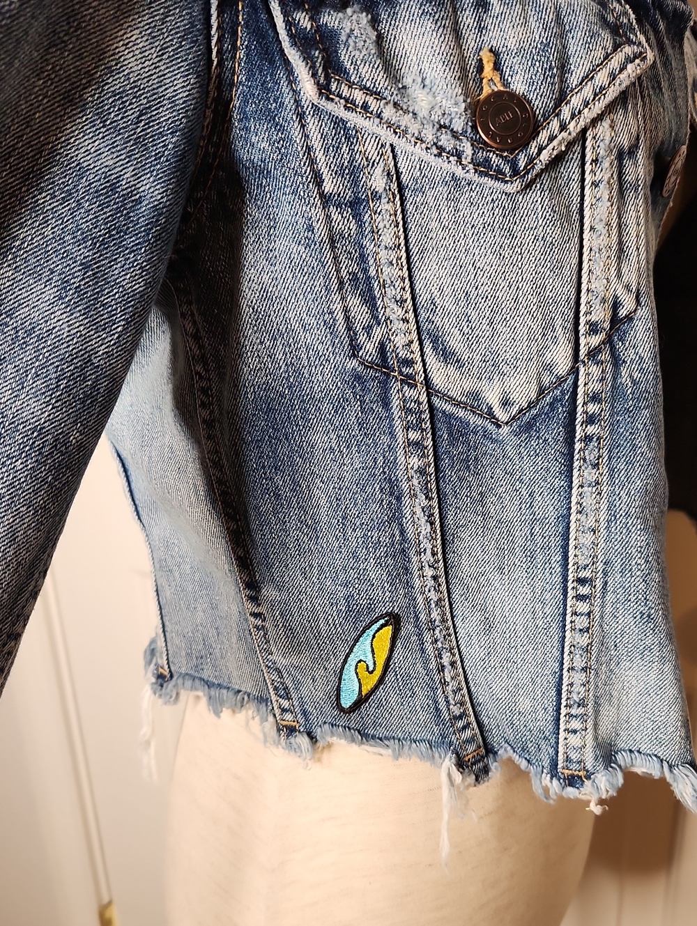 Gorgeous Things Distressed Blue Denim Jacket - See measurements - Picture 8 of 11